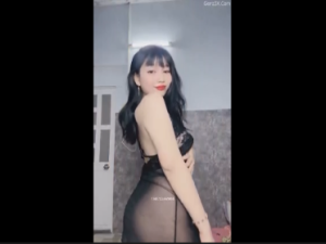 Clip khoe body của idol thiên ý